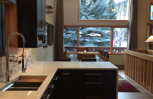 Eagle-Vail House | 250+ 5★ Reviews! Between Vail & Beaver Creek Hot Tub/Fire Pit/Ski/Hike/Golf