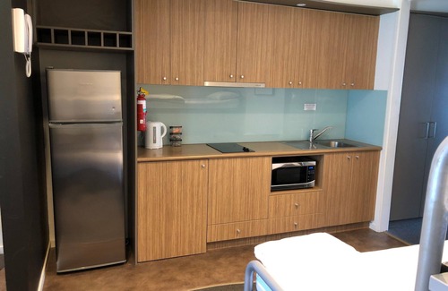 Cowes Apartment | 250 The Waves Studio Apartment with lift access