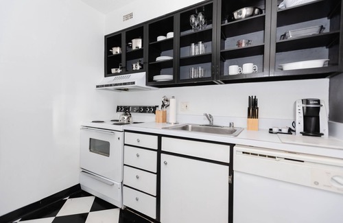 West End Apartment | 2500 Penn, a Placemakr Experience