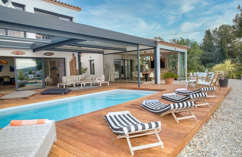 La Cadiere-d'Azur Villa | 250m2 villa with 4 bedrooms, panoramic sea and vineyard view, with football pitch