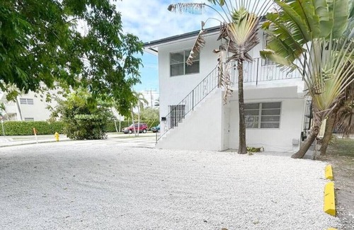 Coral Way Apartment | 2655 SW - APT 1 · Fully equipped Apt w/parking near Cocowalk!