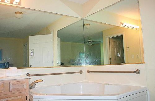 Calabash Apartment | 27 Holes of Golf Surrounds the Home 101L