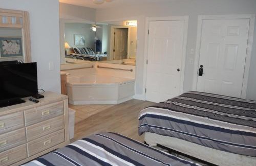 Calabash Apartment | 27 Holes of Golf Surrounds the Home 101L