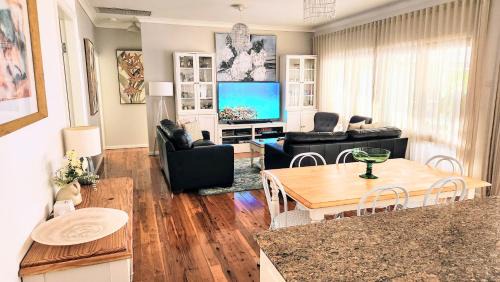 Central Mudgee Apartment | 270 On Church - Entire Villa with Spacious Alfresco Area
