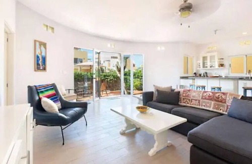 El Pescadero Condo | 2A, Cerritos, brand new condo steps from the ocean