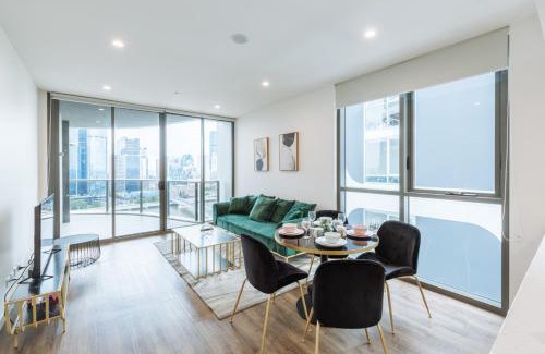 South Brisbane Apartment | 2B Appt with City View