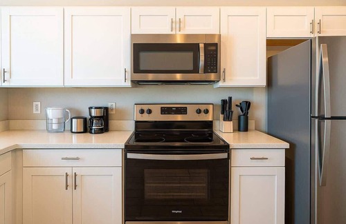 Glendale Apartment | 2B2B Free Parking & Premium Beds