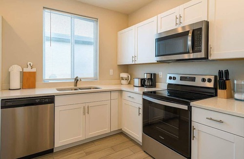Glendale Apartment | 2B2B Free Parking & Premium Beds