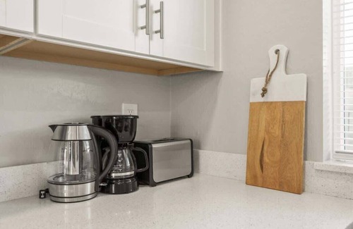 Glendale Apartment | 2B2B Paradise Pool Apartment & Park Free