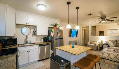 Gentilly House | 2bd-2ba Adorable Home w Yard in Gentilly