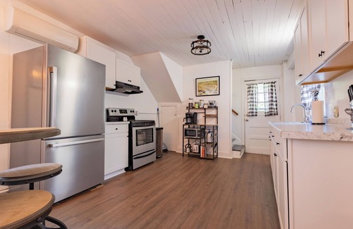 Frankfort House | 2BD 2Bath, Ideally Located Cottage