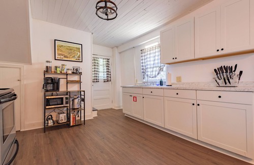 Frankfort House | 2BD 2Bath, Ideally Located Cottage