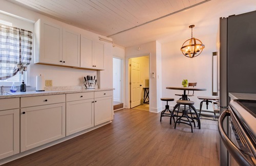 Frankfort House | 2BD 2Bath, Ideally Located Cottage