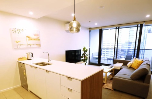 Phillip Apartment | 2bd 2bth - Chic Apt in Woden CBD