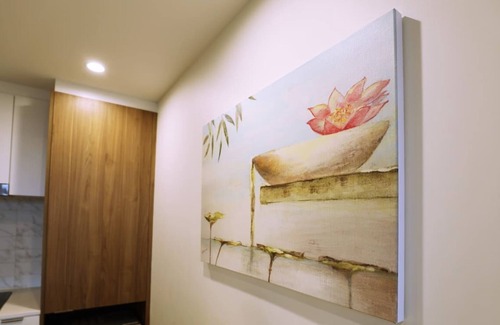 Phillip Apartment | 2bd 2bth - Chic Apt in Woden CBD