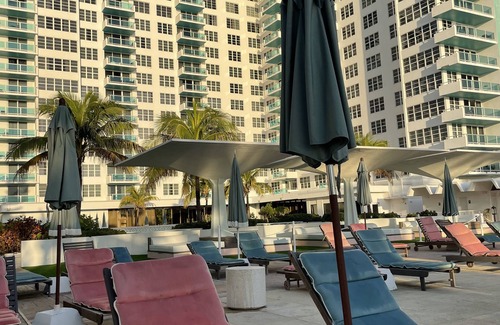 Mid Beach House | 2bd Oceanfront Master Ste OceanView w/balcony, Pool, nearby dining, beach access
