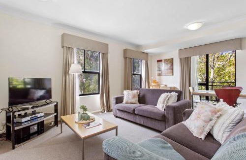 Northbridge Apartment | 2BDR 1BTH - James Street Magic