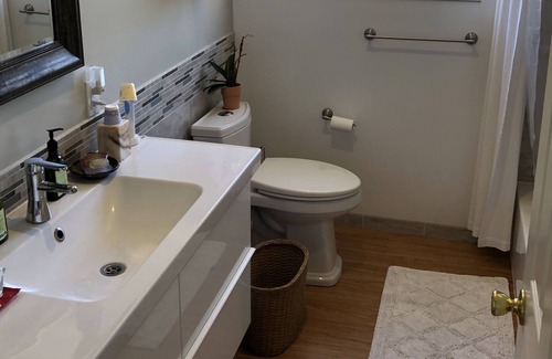 Seaside House | 2bds, 2ba whole house