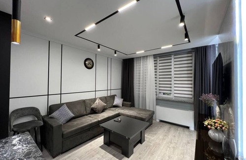 Kentron Apartment | 2bed 1bath Located in central Yerevan on Pushkin st . Near Saryan st .