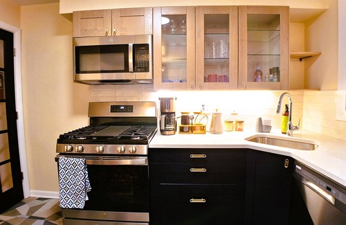 Gurnee House | 2bed/1bath TH - 7min Six Flags, 14min Navy Base