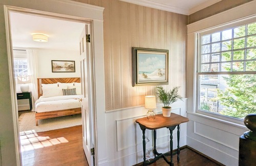 Greenville Downtown Apartment | 2bed Apt - 5 min walk to Swamp Rabbit - 15min walk to downtown - 3min walk BSWA