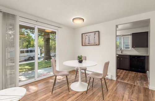 Northtown Apartment | 2Bed Spokane Grnd Floor Unit – A/C, In-Unit Laundry, Parking, King&Queen Beds!