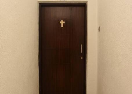 Bogmolo Apartment | 2BHK AC Apartment with Swimming pool close to beach and Airport!