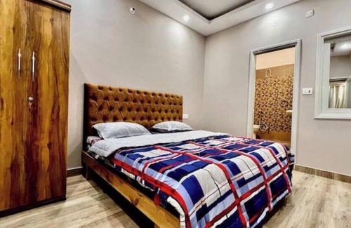 Bullawala Apartment | 2BHK w Terrace Access & Pvt Parking