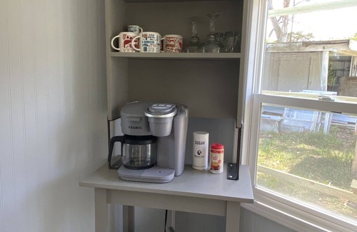 Diamond City House | 2br 1 bath lake getaway 1 block from lake, easy walk