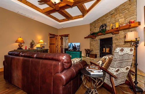 Gnaw Bone Cabin | 2BR, 2BA Log Cabin