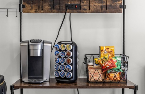 North Philadelphia East Apartment | 2BR-2BA Luxy Dendrobium-Oasis! Private Patio-Pet Friendly-Family Friendly