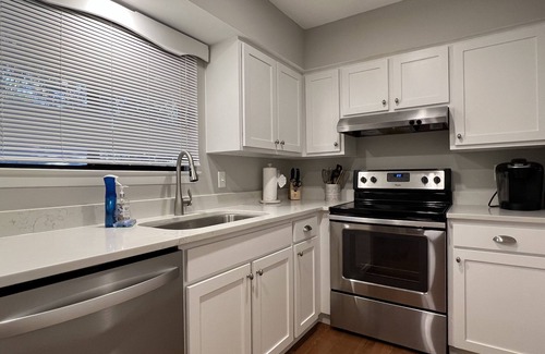West Beach Cottage | 2BR 2BA Oceanwoods Cottage, Short Walk to the Beach and Park