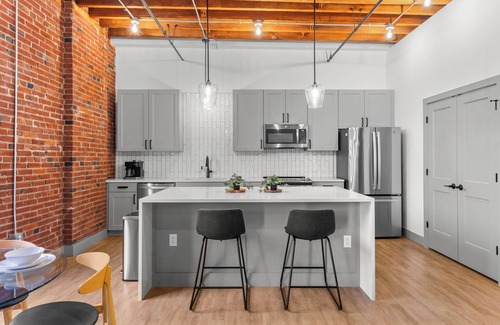 Downtown St. Louis Apartment | 2BR 2BA Riverfront Loft W/D Gated Parking