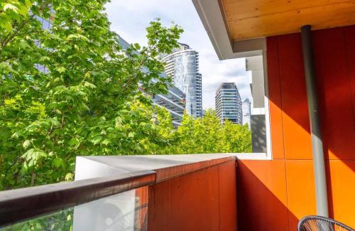 Docklands Apartment | 2BR Apt in Docklands WiFi City walk Water nearby