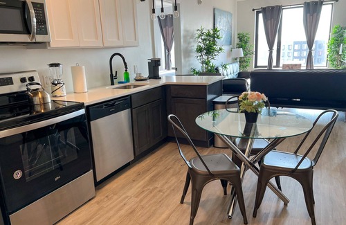 Elizabeth Apartment | 2BR apt next to EWR 9276