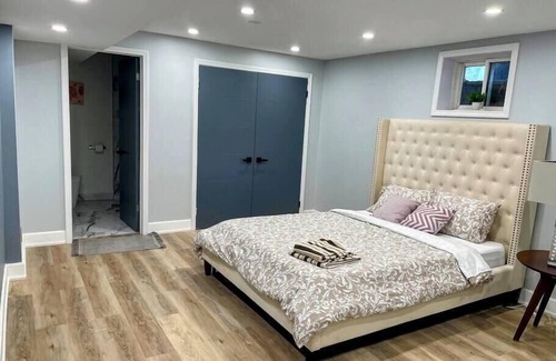 Vaughan House | 2BR Apt with Modern Comforts