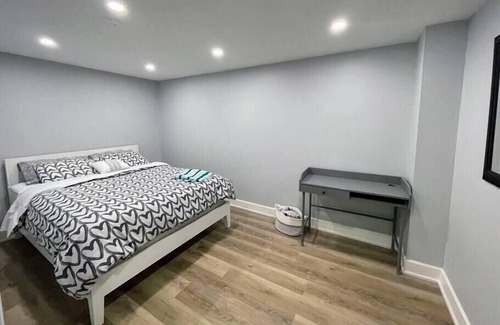 Vaughan House | 2BR Apt with Modern Comforts