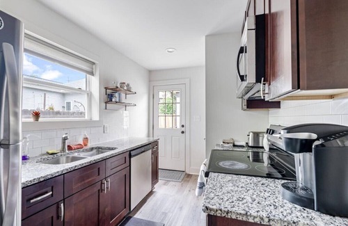 Charlotte House | 2BR Bungalow 306C Close to Charlotte’s Uptown