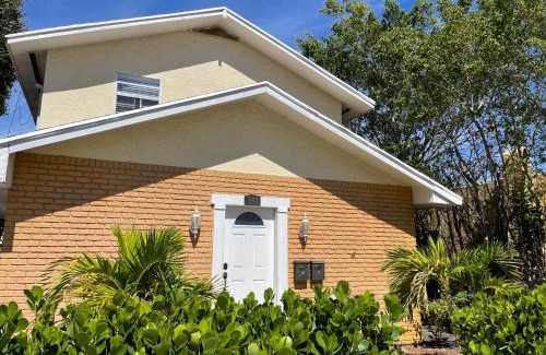 Southside Apartment | 2BR Comfortable Downtown House Near Beach and More