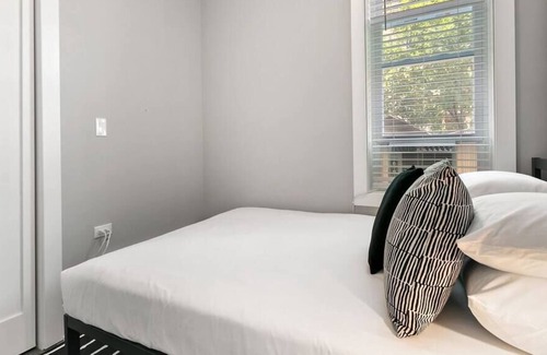 West Town Apartment | 2BR Comfy and Stylish Apt in West Town