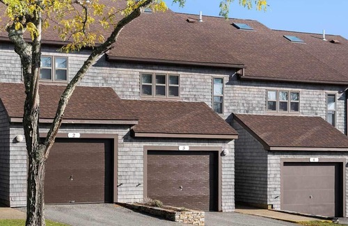 Jamestown Condo | 2br Condo Tranquil Retreat on Conanicut Island