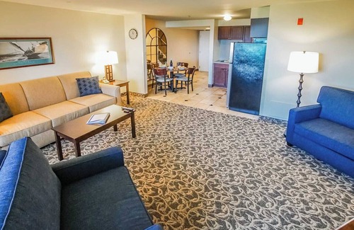 Ocean Drive Condo | 2BR Condo w/Bay Views & Fireplace