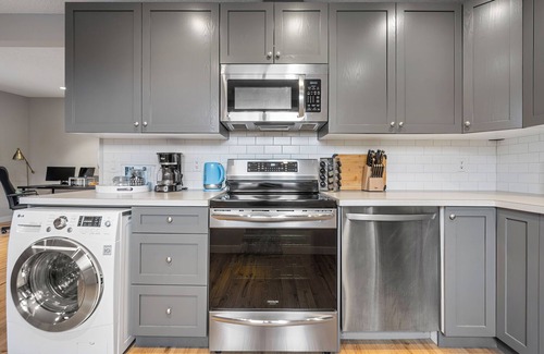 Tuxedo Park Apartment | 2BR | Cozy & Clean | Main Floor | Calgary Core