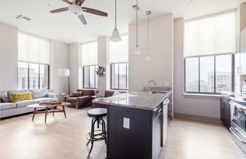Downtown Baltimore Apartment | 2BR Distinguished Apartment Rooftop Deck & Gym