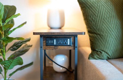Downtown Seattle Apartment | 2BR Downtown Convention Center Near Attractions