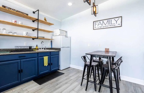 Dover Shores East House | 2BR Family Retreat Orlando Full Kitchen