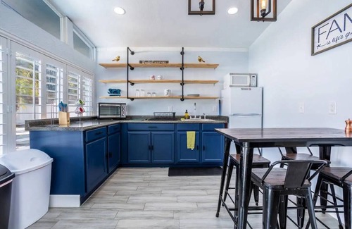 Dover Shores East House | 2BR Family Retreat Orlando Full Kitchen