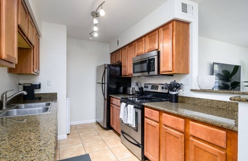 South Scottsdale Condo | 2BR Gated Condo | Pool + Gym Near Old Town