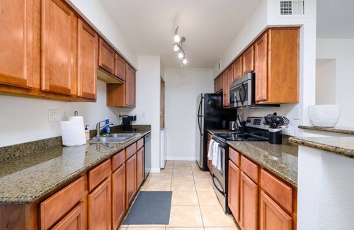 South Scottsdale Condo | 2BR Gated Condo | Pool + Gym Near Old Town