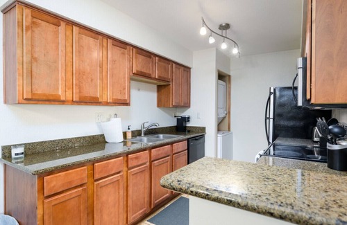 South Scottsdale Condo | 2BR Gated Condo | Pool + Gym Near Old Town